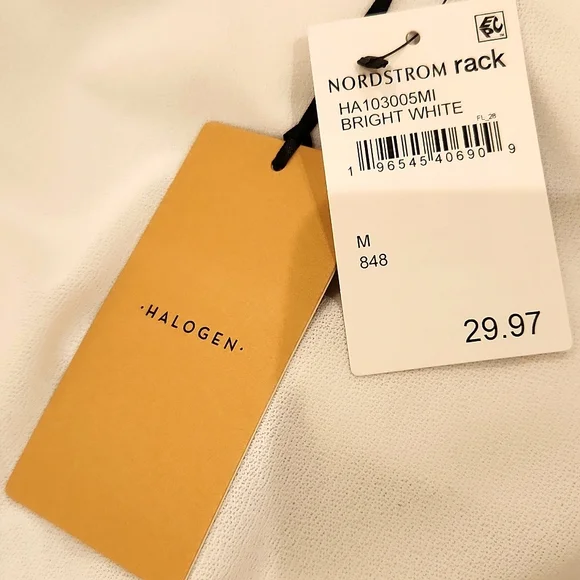 New pretty white sleeveless top with navy blue trim by Halogen. - Picture 6 of 6